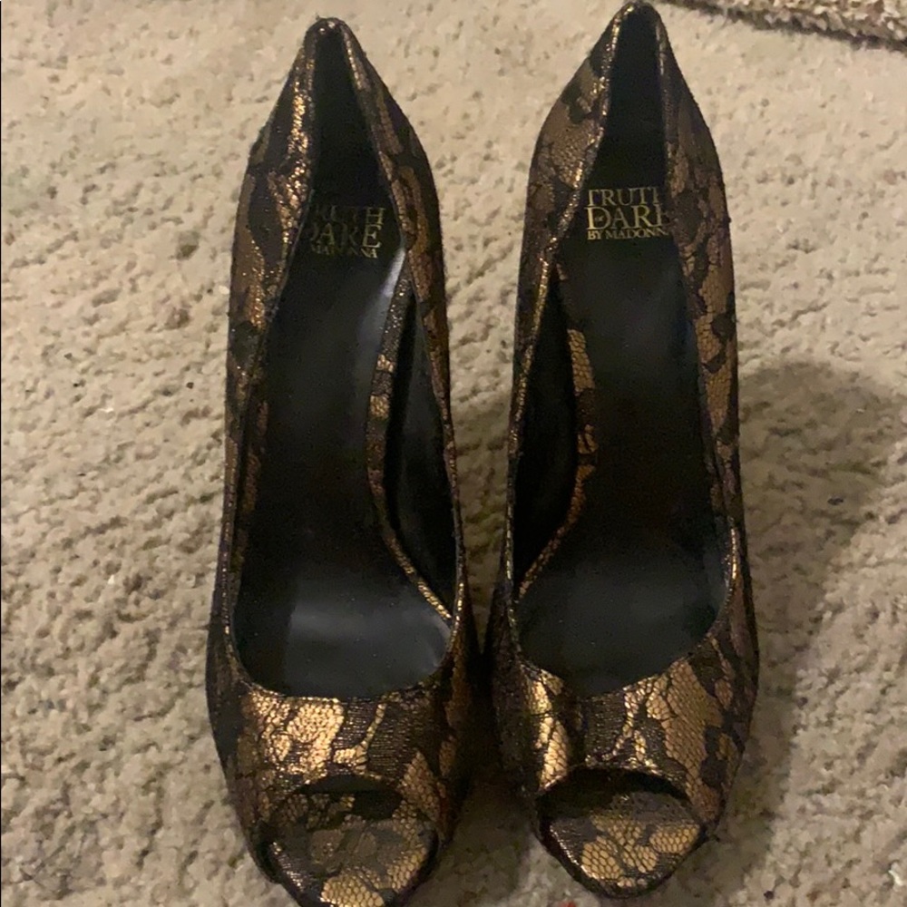 Black and gold shoes